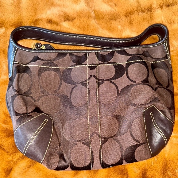 COACH (2002) Brown Signature Shoulder Bag - Picture 2 of 5